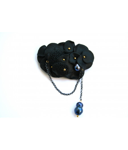 “Expression” brooch black