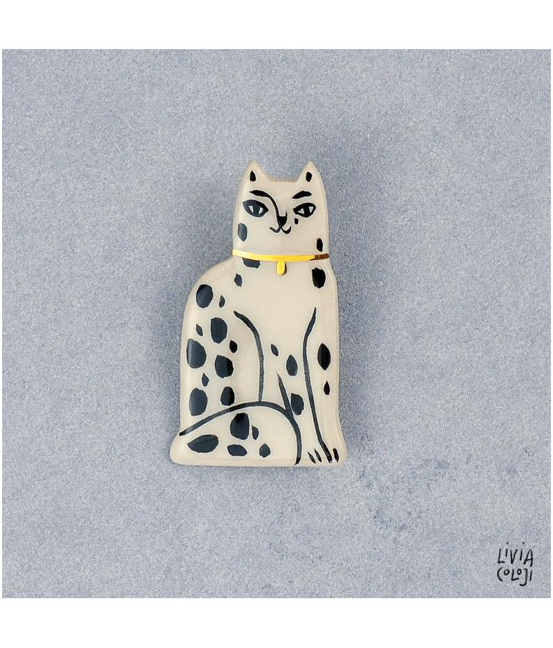 Broşă tip pin, din ceramică, cu pisică
