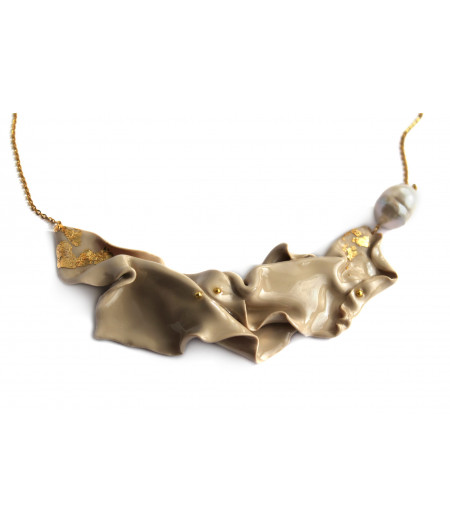 candy-beige-gold-fluid-necklace